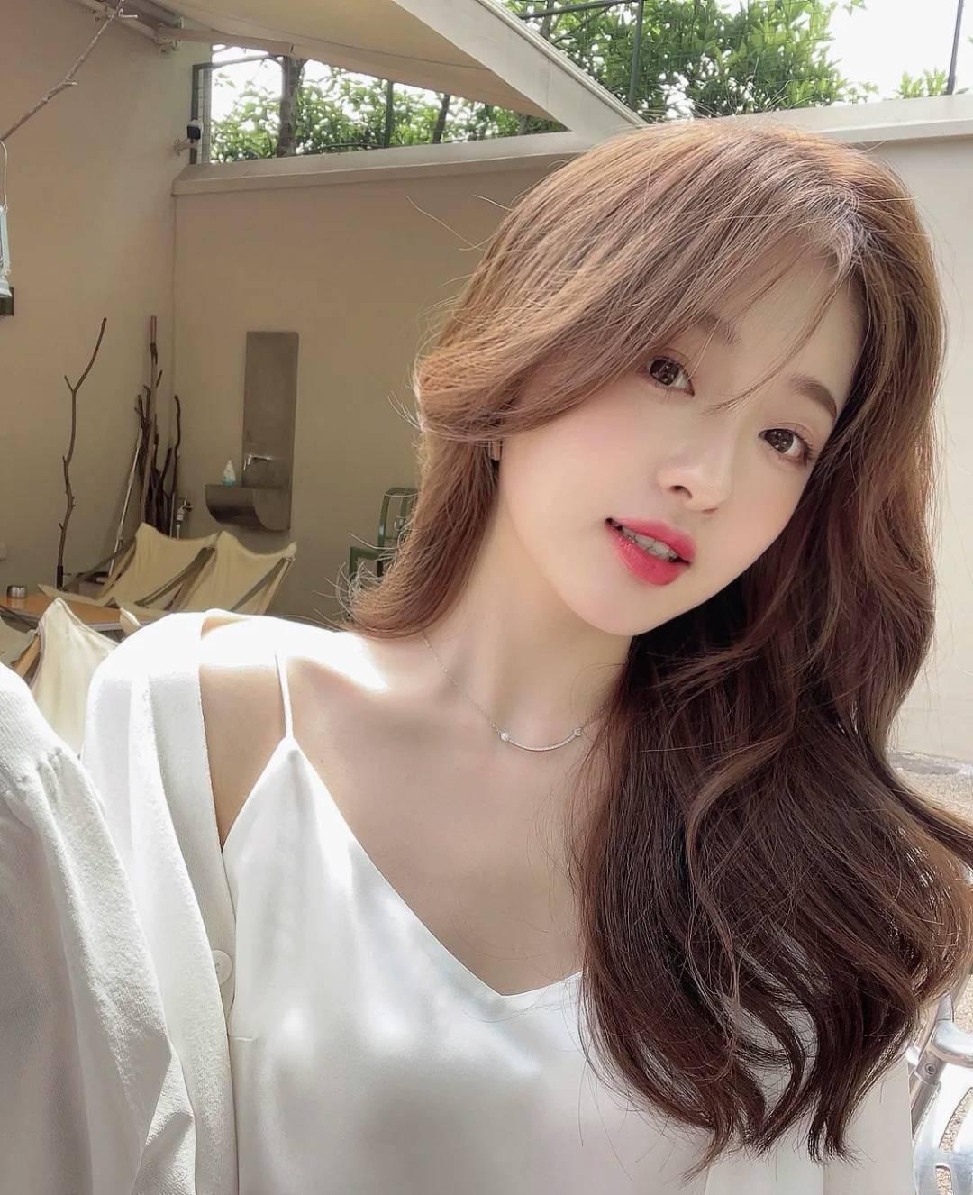 气质女神长腿美胸极致诱惑