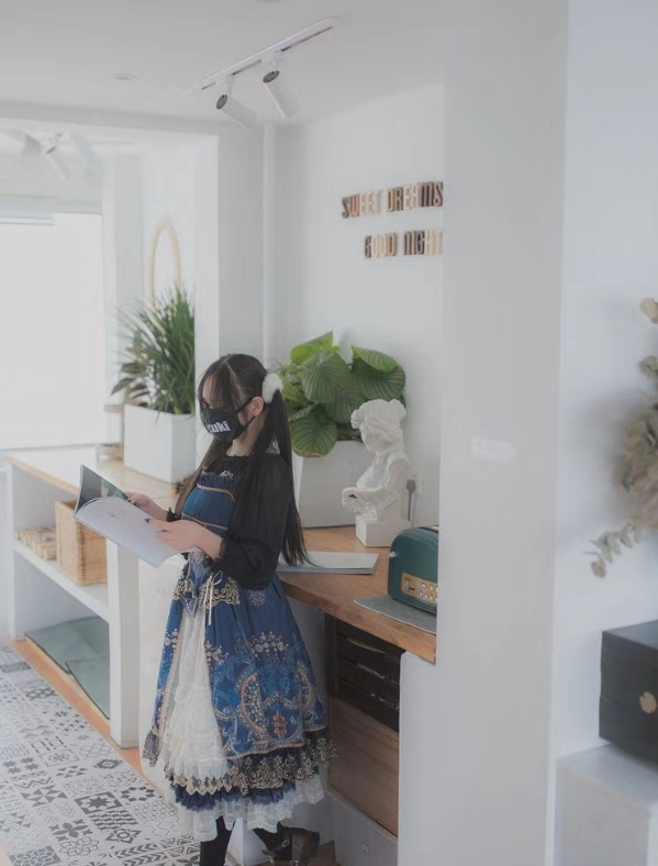 很可爱的一个小妹妹